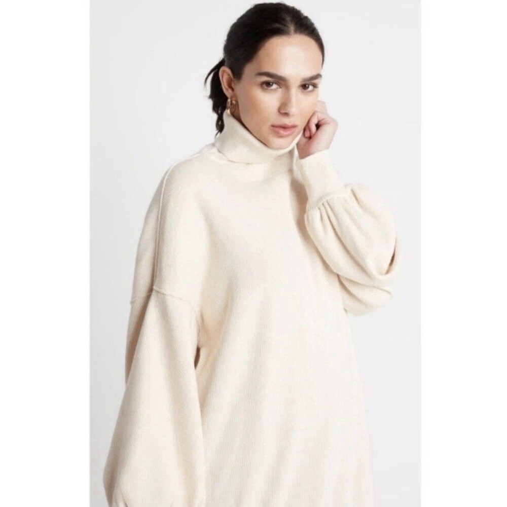 Choosy Cream Turtleneck Oversized Boyfriend Sweater Size M Balloon Sleeve New